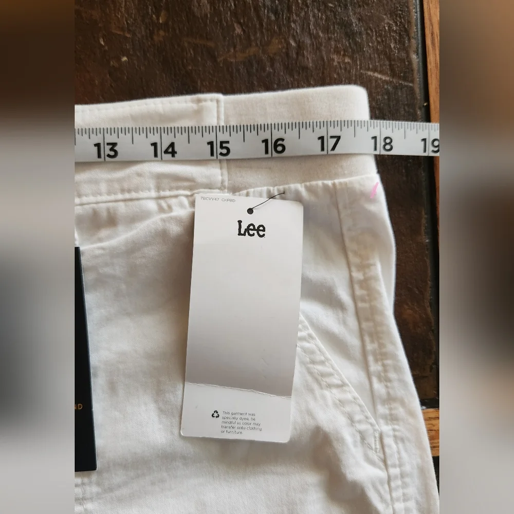 NWT Lee Flex-To-Go Relaxed Fit Bermuda 14P Shorts - Picture 5 of 12